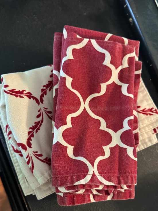 Other - Set of 4 Holiday Placemats and Napkins. Red. Christmas. Super festive and sheek